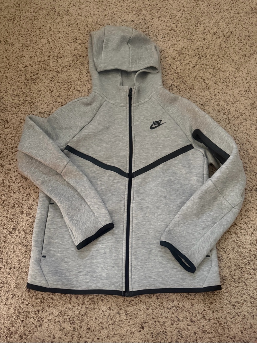 Nike Tech Light Gray Youth XL Hooded Zip Jacket with Black Accents